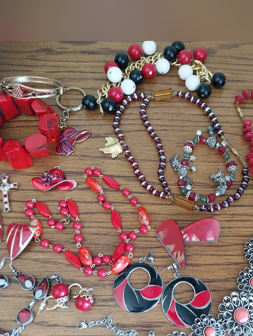 Vintage Red Enamel Jewelry Set in Wooden Box - Picture 4 of 8